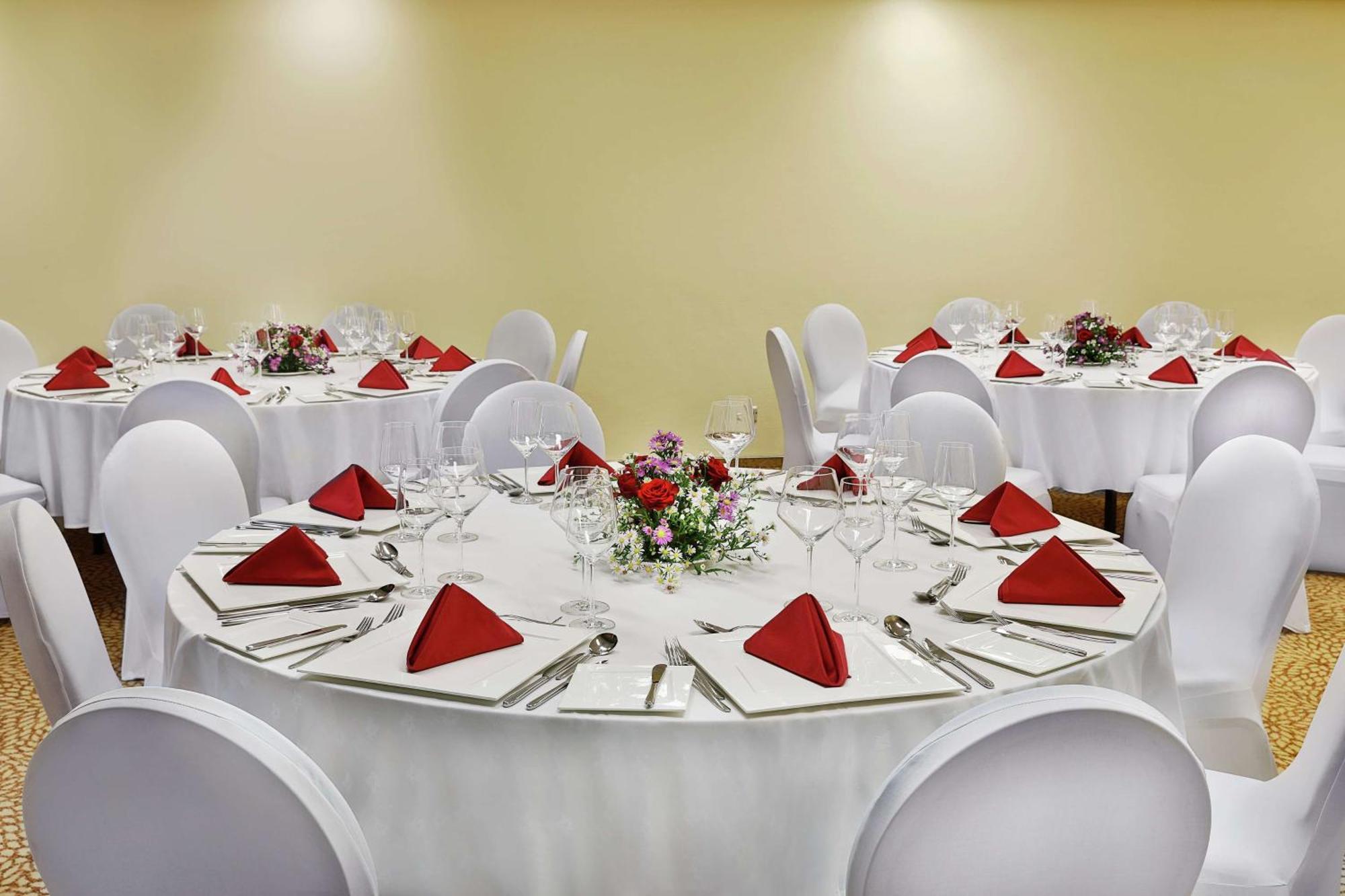 Transcorp Hilton Abuja Hotel Exterior photo